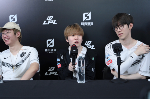 更加充满悬 更加充满悬